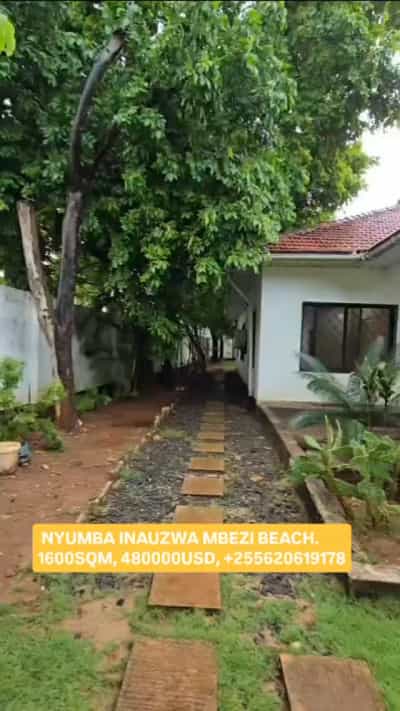 Nyumba ya vyumba vinne inauzwa Mbezi Beach, Dar Es Salaam (1600 sqm)