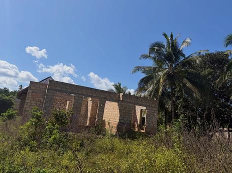 Nyumba ya vyumba vitatu inauzwa Fuoni Kibondeni, Zanzibar - Unguja South (6400 sqm) Nyumba ya vyumba vitatu inauzwa Fuoni Kibondeni, Zanzibar - Unguja South (6400 sqm)