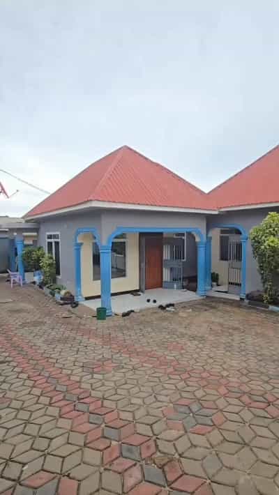 Nyumba ya vyumba vitatu inauzwa Goba Njia Nne, Dar Es Salaam (500 sqm)