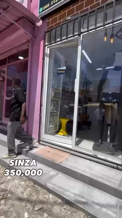 Duka linapangishwa Sinza, Dar Es Salaam