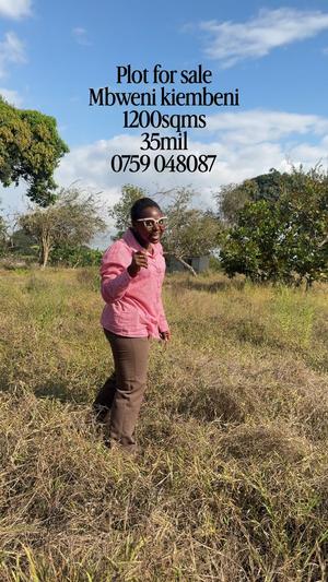 Kiwanja kinauzwa Mbweni Kiembeni, Dar Es Salaam (1200 sqm) Kiwanja kinauzwa Mbweni Kiembeni, Dar Es Salaam (1200 sqm)