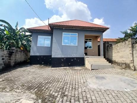 Nyumba ya vyumba vinne inauzwa Kimara Mwisho, Dar Es Salaam (400 sqm) Nyumba ya vyumba vinne inauzwa Kimara Mwisho, Dar Es Salaam (400 sqm)