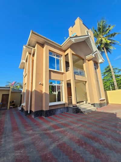 Apartment (Furnished) ya vyumba vitatu inapangishwa Mikocheni, Dar Es Salaam