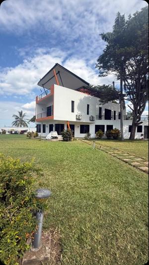 Villa ya vyumba vinne inapangishwa Kawe Beach, Dar Es Salaam Villa ya vyumba vinne inapangishwa Kawe Beach, Dar Es Salaam