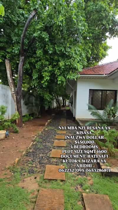 Nyumba ya vyumba vinne inauzwa Mbezi Beach, Dar Es Salaam (1600 sqm)