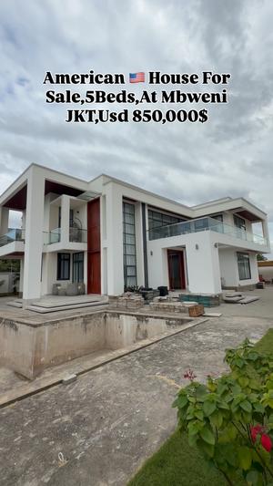 Villa ya vyumba vitano inauzwa Mbweni, Dar Es Salaam (1200 sqm) Villa ya vyumba vitano inauzwa Mbweni, Dar Es Salaam (1200 sqm)