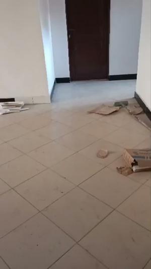 Apartment ya vyumba vitatu inapangishwa Kariakoo, Dar Es Salaam Apartment ya vyumba vitatu inapangishwa Kariakoo, Dar Es Salaam