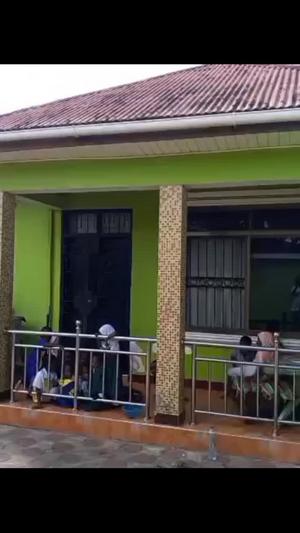 Nyumba ya vyumba vitatu inauzwa Pugu Kona, Dar Es Salaam (500 sqm) Nyumba ya vyumba vitatu inauzwa Pugu Kona, Dar Es Salaam (500 sqm)