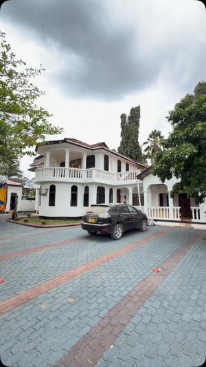 Nyumba ya vyumba 7 inapangishwa Mbezi Beach Chini kwa Zena, Dar Es Salaam