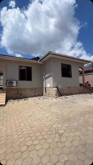 Nyumba ya vyumba vitatu inapangishwa Kijitonyama, Dar Es Salaam Nyumba ya vyumba vitatu inapangishwa Kijitonyama, Dar Es Salaam