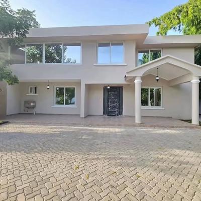 Nyumba/Apartment ya vyumba vinne inapangishwa Kawe Beach, Dar Es Salaam
