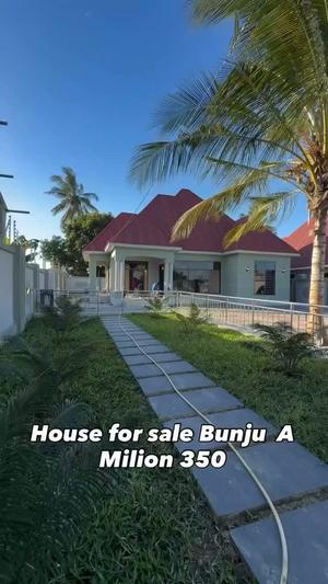 Nyumba ya vyumba vinne inauzwa Bunju A, Dar Es Salaam (700 sqm) Nyumba ya vyumba vinne inauzwa Bunju A, Dar Es Salaam (700 sqm)