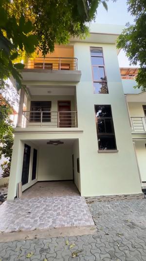 Villa ya vyumba vinne inapangishwa Mbezi Beach Chini, Dar Es Salaam Villa ya vyumba vinne inapangishwa Mbezi Beach Chini, Dar Es Salaam