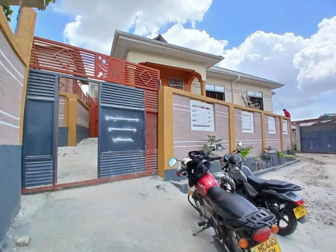 media -1 media -1