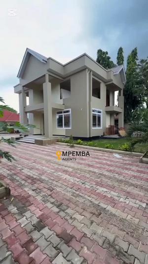 Nyumba ya vyumba vitatu inauzwa Kunduchi Beach, Dar Es Salaam (850 sqm)