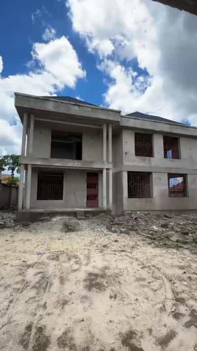 Nyumba ya vyumba 6 inauzwa Mbeweni Ubungo Teta, Dar Es Salaam (630 sqm)