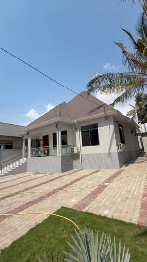 Nyumba ya vyumba vitatu inauzwa Tegeta Masaiti, Dar Es Salaam (500 sqm) Nyumba ya vyumba vitatu inauzwa Tegeta Masaiti, Dar Es Salaam (500 sqm)