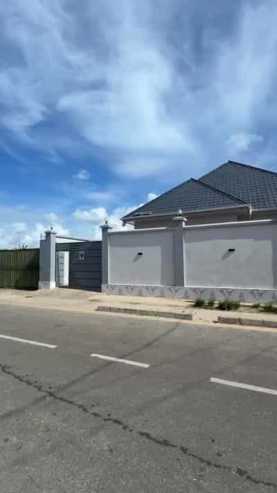 Nyumba inauzwa Mburahati, Dar Es Salaam (400 sqm) Nyumba inauzwa Mburahati, Dar Es Salaam (400 sqm)