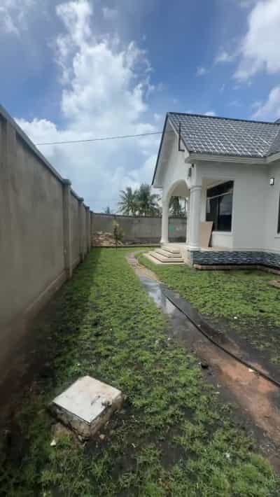 Nyumba ya vyumba vinne inapangishwa Kisiwani, Dar Es Salaam