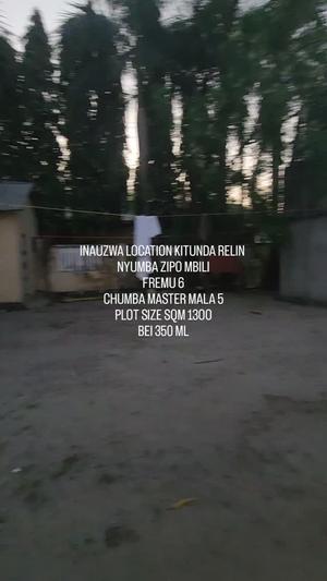 Nyumba ya vyumba vitano inauzwa Kitunda Relin, Dar Es Salaam (1300 sqm) Nyumba ya vyumba vitano inauzwa Kitunda Relin, Dar Es Salaam (1300 sqm)