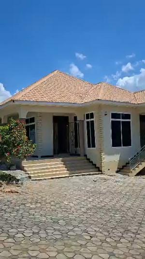 Nyumba ya vyumba vitatu inauzwa Salasala Ushwani, Dar Es Salaam (936 sqm) Nyumba ya vyumba vitatu inauzwa Salasala Ushwani, Dar Es Salaam (936 sqm)