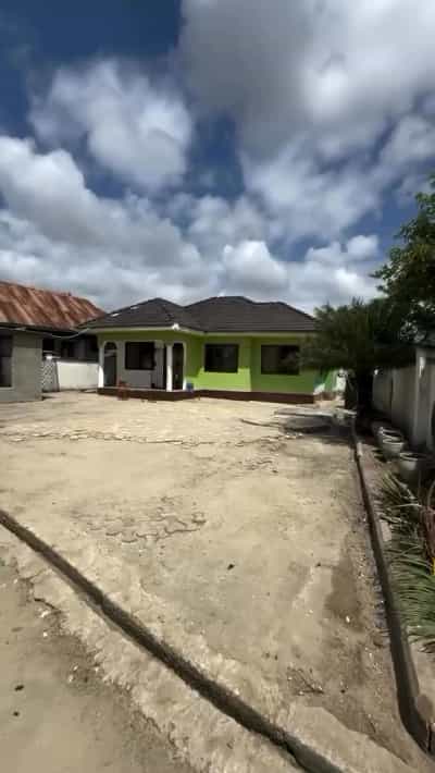 3 Bedrooms House for Sale in Mbezi Beach Makonde, Dar Es Salaam (650 sqm) 3 Bedrooms House for Sale in Mbezi Beach Makonde, Dar Es Salaam (650 sqm)