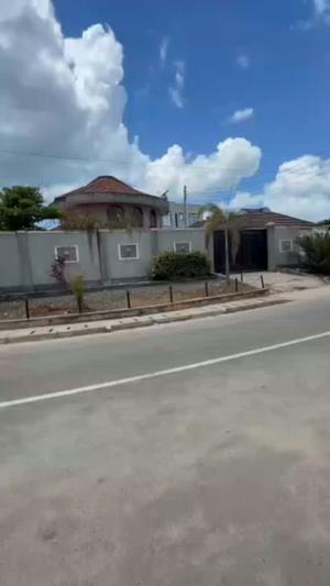 Kiwanja kinauzwa Kinondoni, Dar Es Salaam (380 sqm) Kiwanja kinauzwa Kinondoni, Dar Es Salaam (380 sqm)