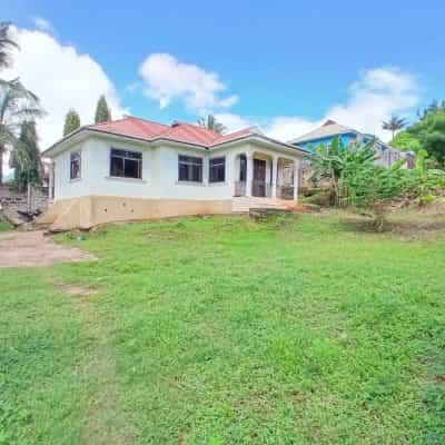 Nyumba ya vyumba vitatu inauzwa Tabata Kinyerezi Kibaga Zabika, Dar Es Salaam (1000 sqm)