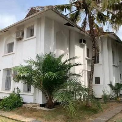 Nyumba ya vyumba vitano inauzwa Msasani Peninsula, Dar Es Salaam (1180 sqm)