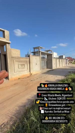 Kiwanja kinauzwa Kibada Mwela, Dar Es Salaam (370 sqm) Kiwanja kinauzwa Kibada Mwela, Dar Es Salaam (370 sqm)