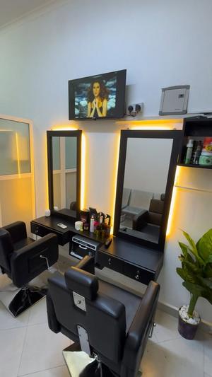 Salon inauzwa Kinondoni Studio, Dar Es Salaam