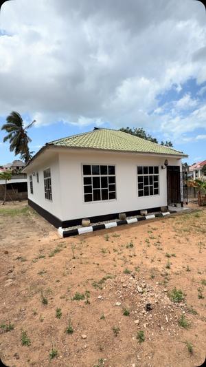 Nyumba ya vyumba viwili inauzwa Mbezi Beach Africana Upande Wa Juu, Dar Es Salaam (1300 sqm) Nyumba ya vyumba viwili inauzwa Mbezi Beach Africana Upande Wa Juu, Dar Es Salaam (1300 sqm)