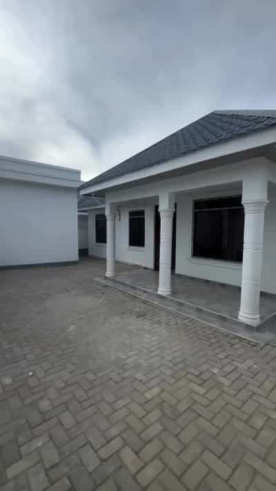 Apartment ya vyumba vitatu inapangishwa Mbezi Beach, Dar Es Salaam