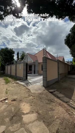 Nyumba ya vyumba vitatu inauzwa Mapinga Kerege, Pwani (400 sqm) Nyumba ya vyumba vitatu inauzwa Mapinga Kerege, Pwani (400 sqm)