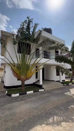 Villa ya vyumba vinne inapangishwa Bahari Beach, Dar Es Salaam Villa ya vyumba vinne inapangishwa Bahari Beach, Dar Es Salaam
