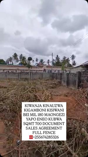Kiwanja kinauzwa Kigamboni Kiswani, Dar Es Salaam (700 sqm) Kiwanja kinauzwa Kigamboni Kiswani, Dar Es Salaam (700 sqm)