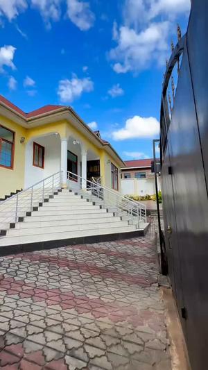 Nyumba ya vyumba vinne inauzwa Tabata Kinyerezi, Dar Es Salaam Nyumba ya vyumba vinne inauzwa Tabata Kinyerezi, Dar Es Salaam