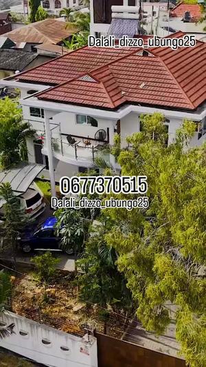 Nyumba ya vyumba vitano inauzwa Mikocheni, Dar Es Salaam (522 sqm)