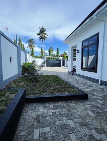Nyumba ya vyumba vinne inauzwa Goba Lastanza, Dar Es Salaam (850 sqm) Nyumba ya vyumba vinne inauzwa Goba Lastanza, Dar Es Salaam (850 sqm)