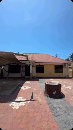 3 Bedrooms House for Rent in Ununio Beach, Dar Es Salaam