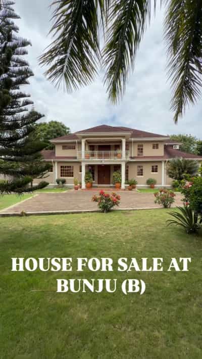 Nyumba ya vyumba vitano inauzwa Bunju (B), Dar Es Salaam (2500 sqm)