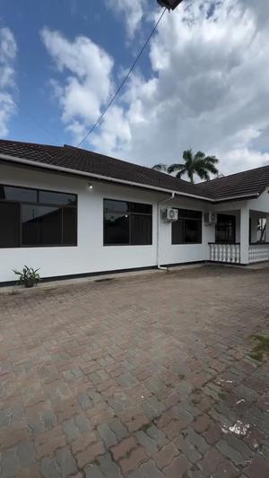 Nyumba ya vyumba vinne inapangishwa Mbezi Beach, Dar Es Salaam Nyumba ya vyumba vinne inapangishwa Mbezi Beach, Dar Es Salaam