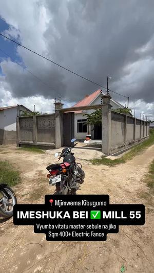 Nyumba ya vyumba vitatu inauzwa Kigamboni, Dar Es Salaam (400 sqm) Nyumba ya vyumba vitatu inauzwa Kigamboni, Dar Es Salaam (400 sqm)