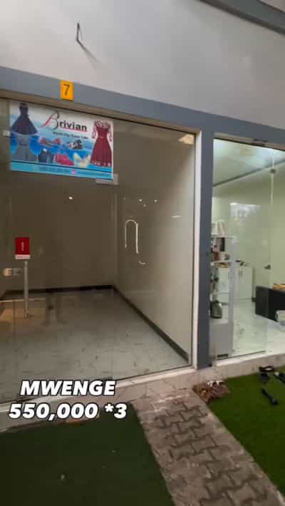 Duka linapangishwa Mwenge, Dar Es Salaam