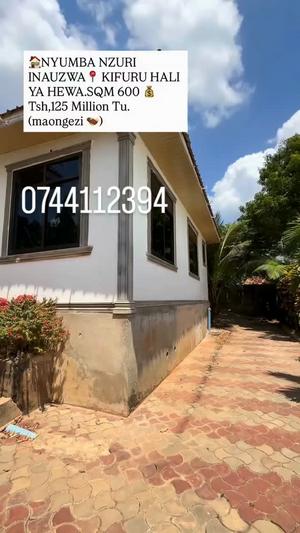 Nyumba ya vyumba vinne inauzwa Kifuru Hali Ya Hewa, Dar Es Salaam (600 sqm)
