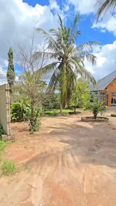 Nyumba ya vyumba vitatu inauzwa Kibaha Kwa Mathias, Pwani (1863 sqm) Nyumba ya vyumba vitatu inauzwa Kibaha Kwa Mathias, Pwani (1863 sqm)