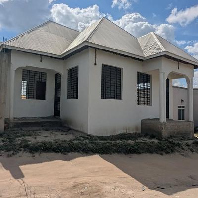 Nyumba ya vyumba vitatu inauzwa Mbezi Malamba Mawili, Dar Es Salaam (300 sqm) Nyumba ya vyumba vitatu inauzwa Mbezi Malamba Mawili, Dar Es Salaam (300 sqm)