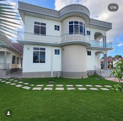 Nyumba ya vyumba vinne inauzwa Kitunda Mwanagati, Dar Es Salaam (1100 sqm)