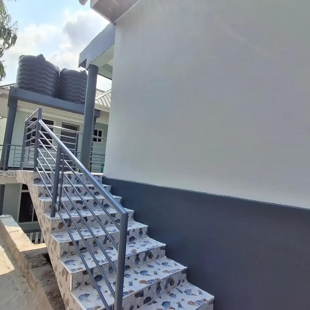 media -8