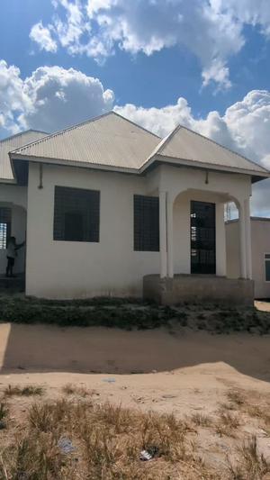 Nyumba ya vyumba vitatu inauzwa Mbezi Malamba Mawili, Dar Es Salaam (300 sqm) Nyumba ya vyumba vitatu inauzwa Mbezi Malamba Mawili, Dar Es Salaam (300 sqm)